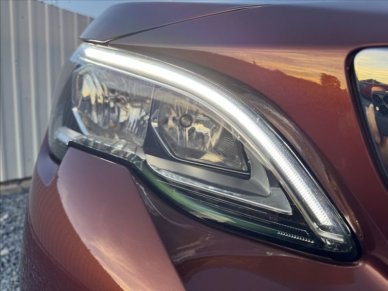 Peugeot 3008 1,2 i ALLURE DPH 1.maj původČR - fotka 8 z 50