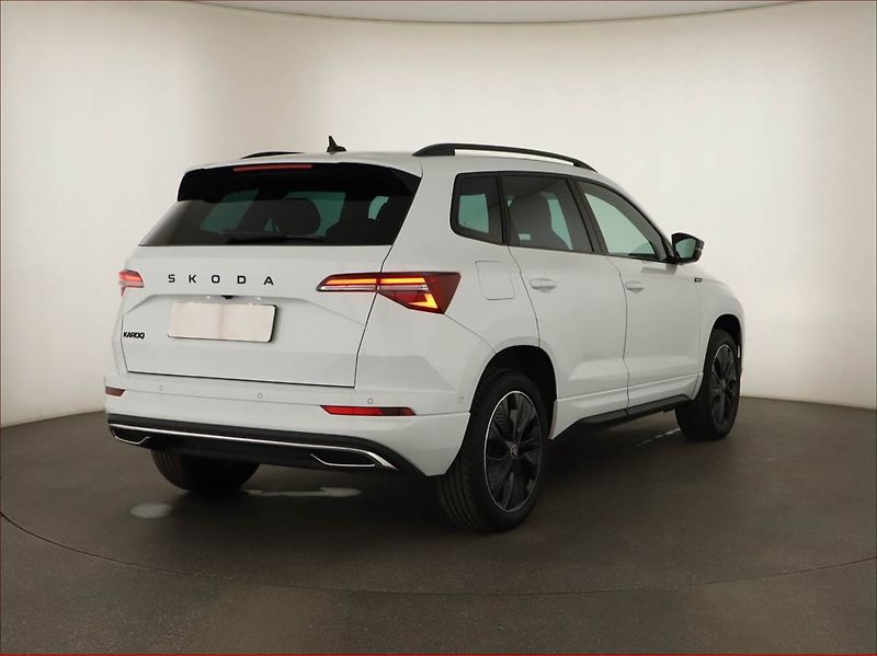 Škoda Karoq (2025) 1.5 TSI, SPORTLINE, SENZORY - fotka 5 z 18