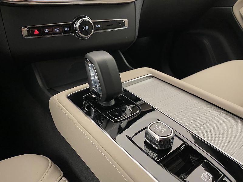 Volvo XC90 (2026) T8 AWD Plug-in CORE 7m - fotka 38 z 64