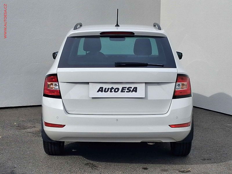 Škoda Fabia (2022) 1.0 TSi, 2.maj,ČR, Ambition - fotka 5 z 17