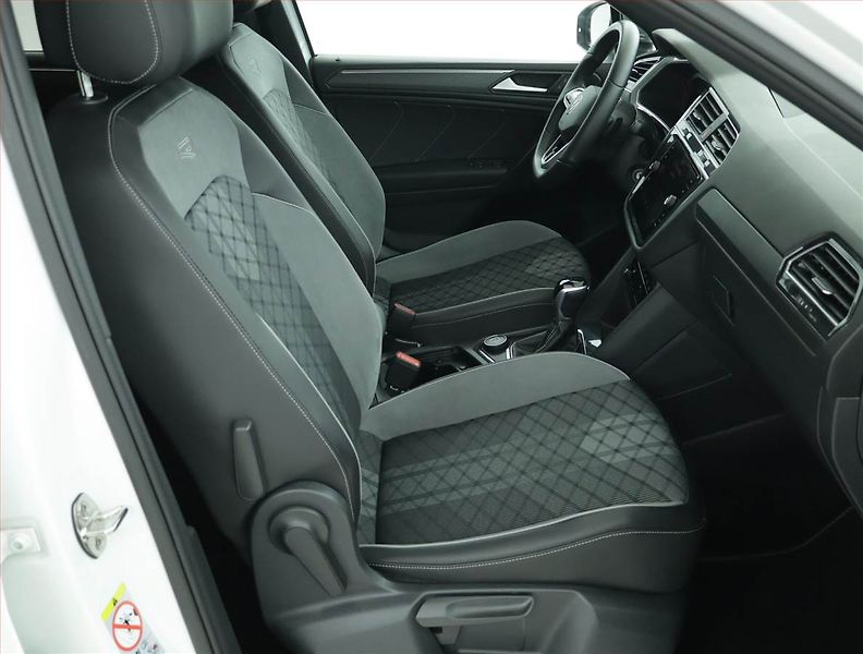 Volkswagen Tiguan Allspace (2022) R-Line 2.0 TDI - fotka 9 z 16