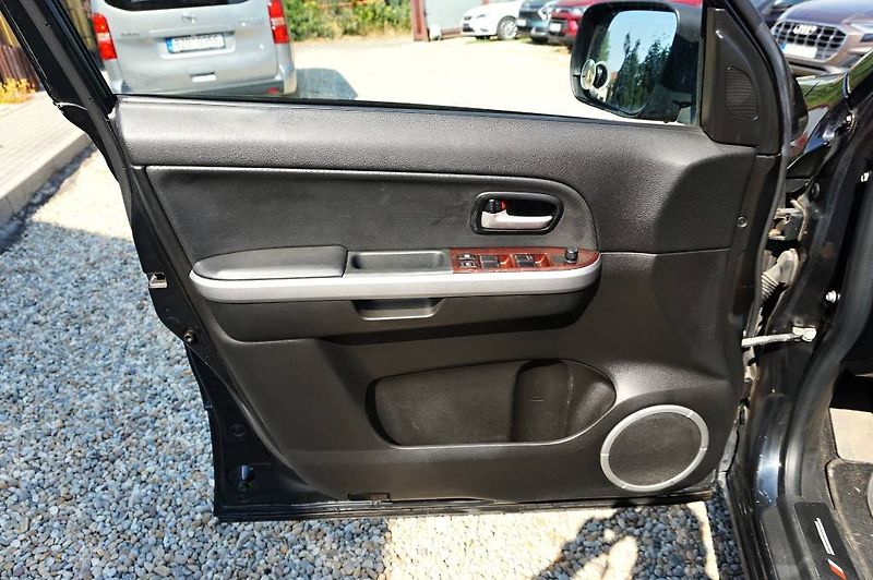 Suzuki Grand Vitara (2007) 1,9 DDIS 95 kW - fotka 23 z 35