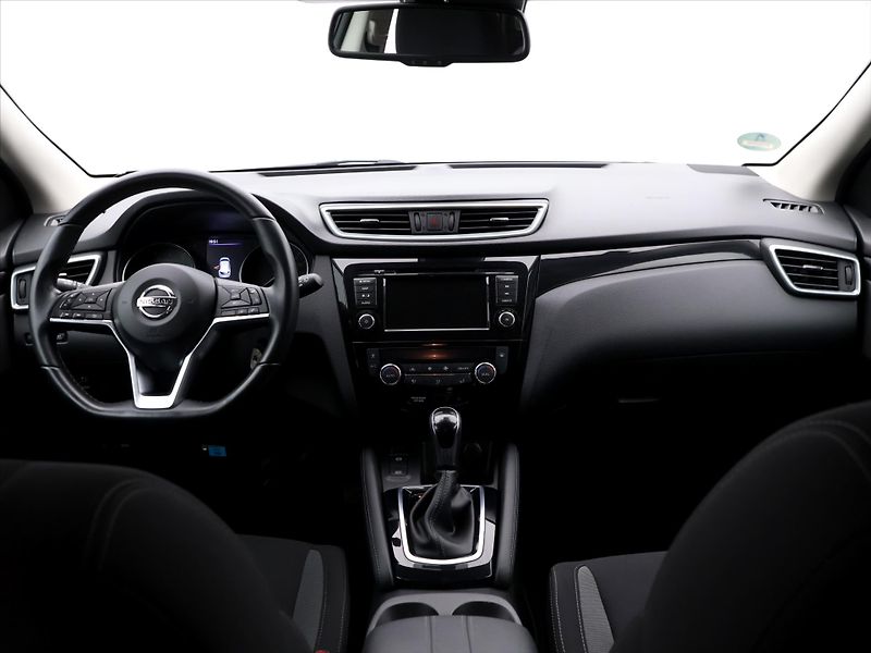 Nissan Qashqai 1,3 DIG-T 116kW DCT Shiro - fotka 26 z 33