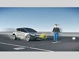 Kategorie ochrany chodců – test účinnosti systému automatického nouzového brzdění auta (AEB) při rychlosti 20 až 60 km/h.