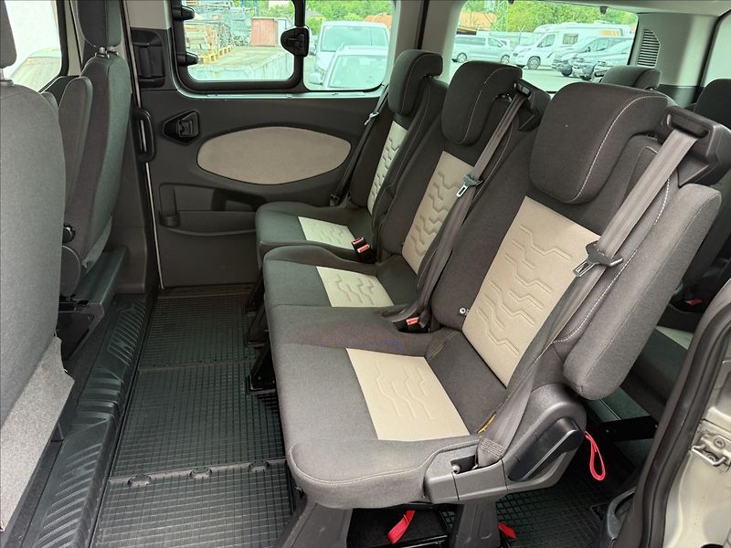 Ford Tourneo Custom 2,2 Titanium,92kW,po servisu - fotka 18 z 31