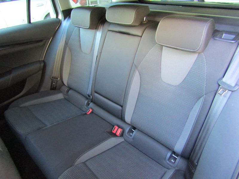 Škoda Octavia IV FL Combi Selection 1.5 TSI - fotka 23 z 30
