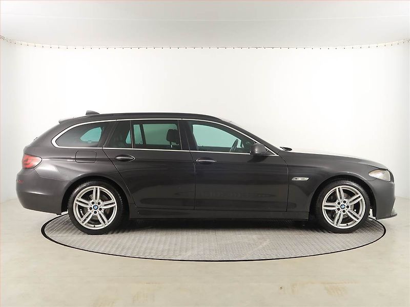 BMW Řada 5 (2011) M Paket 520d, Automat, Navi - fotka 6 z 19