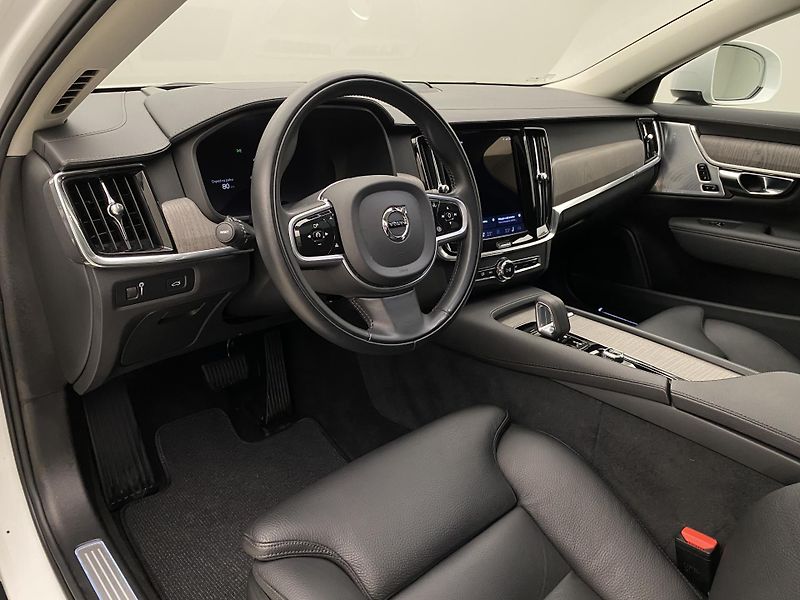 Volvo V90 CC B4 AWD MOMENTUM AUT - fotka 4 z 65