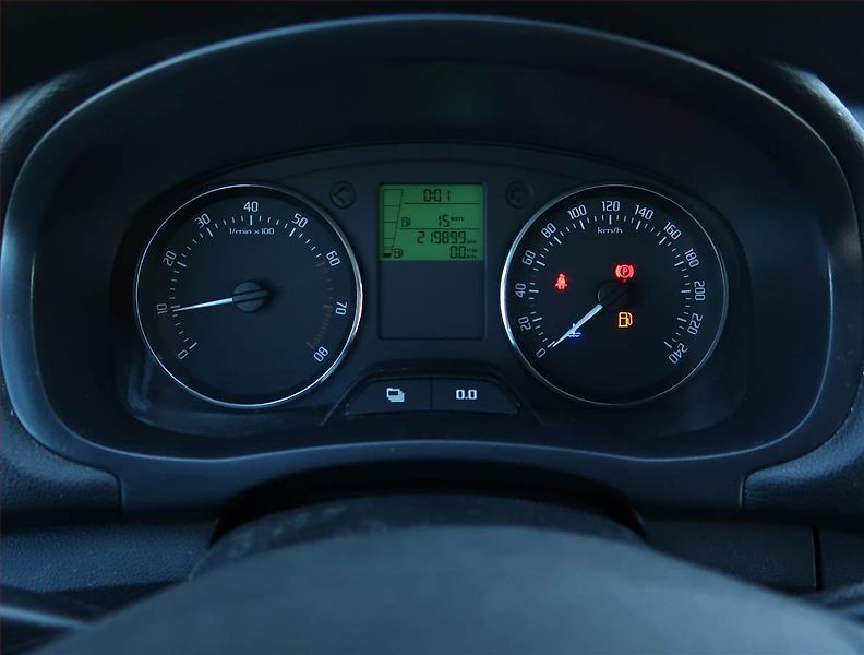 Škoda Fabia (2011) 1.2 12V, po STK, udržované - fotka 11 z 13