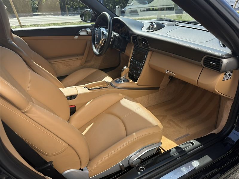 Porsche 911 3,6   Carrera 4 Cabrio (997/2) - fotka 20 z 26
