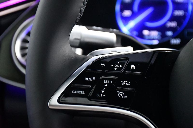 Mercedes-Benz EQS 580 4M AMG HYPERSCREEN 99%SoH - fotka 25 z 46