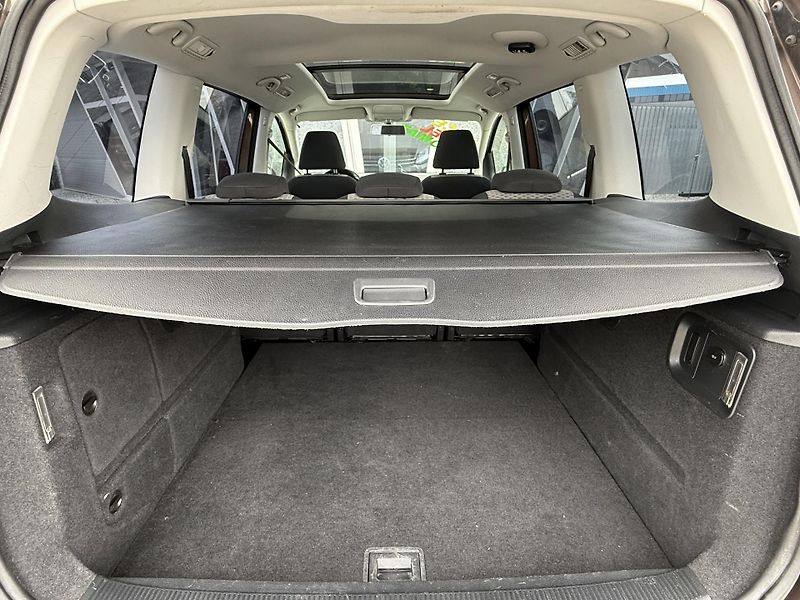 Volkswagen Sharan 2,0 TDI Panorama Automat DSG - fotka 15 z 41