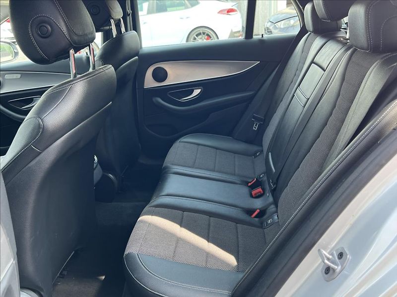 Mercedes-Benz Třídy E 2,0 E 220 d / 9G-TRONIC - fotka 13 z 35