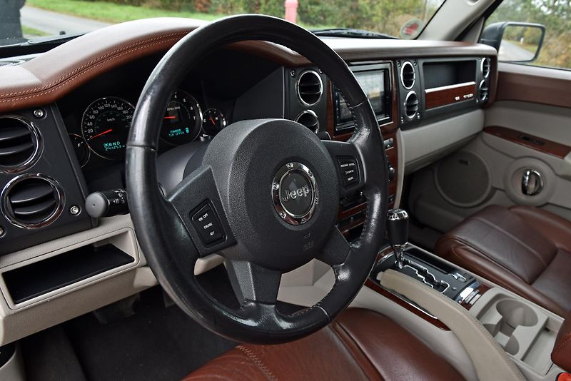 Jeep Commander 3.0 CRD V6 AT 4WD LIMITED,7SED - fotka 9 z 50