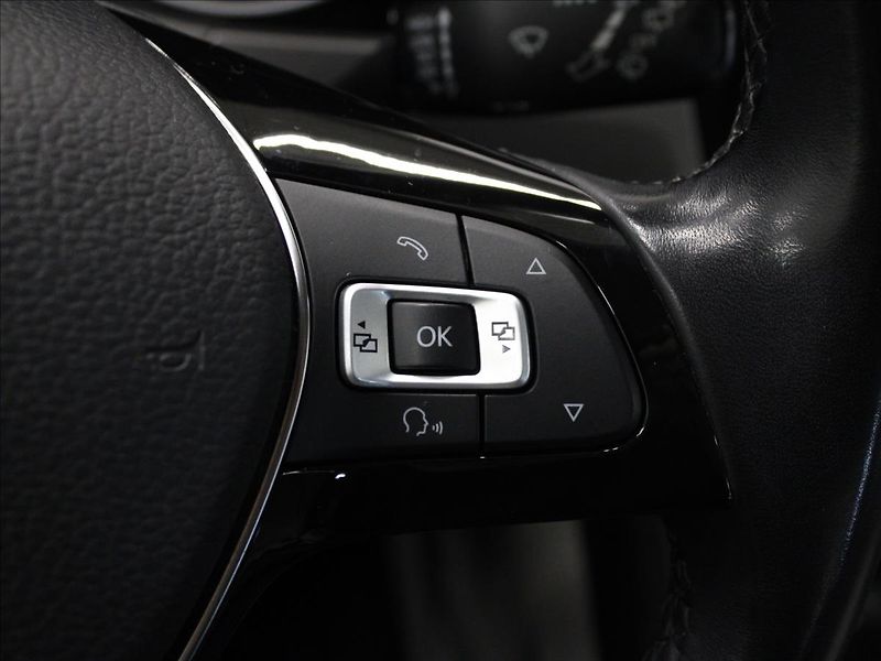 Volkswagen Touran 2,0 TDI 110KW LED 1.majitel - fotka 19 z 30