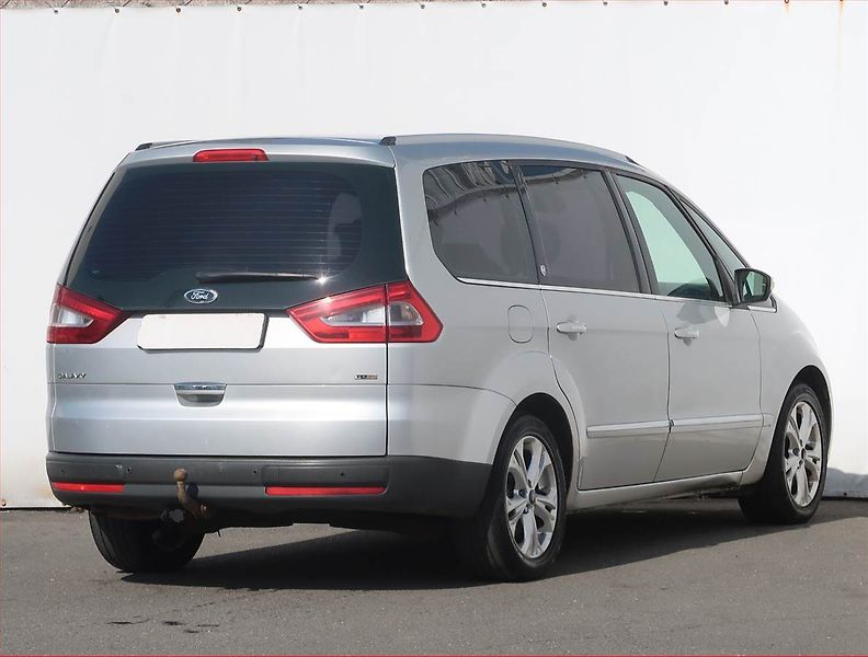Ford Galaxy (2010) Ghia 2.0 TDCi, 7 míst - fotka 5 z 20