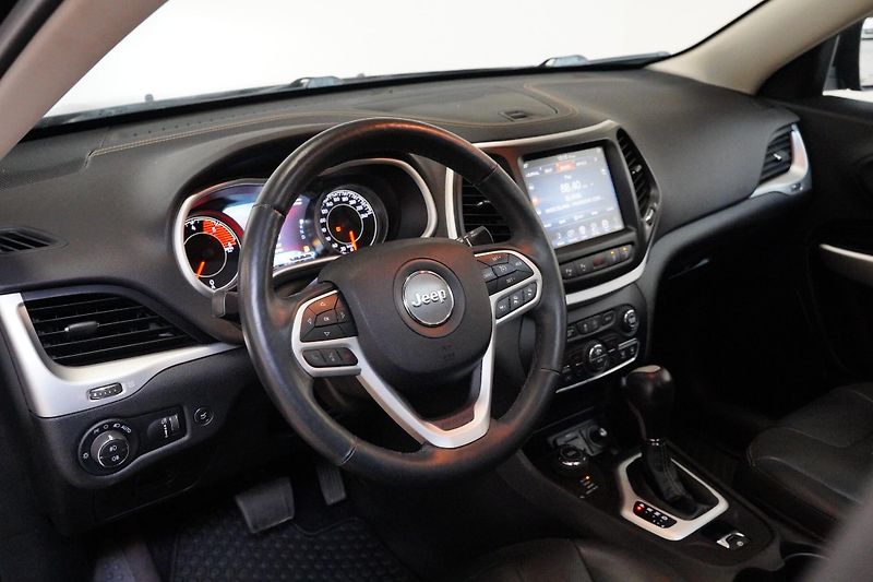 Jeep Cherokee - fotka 15 z 39