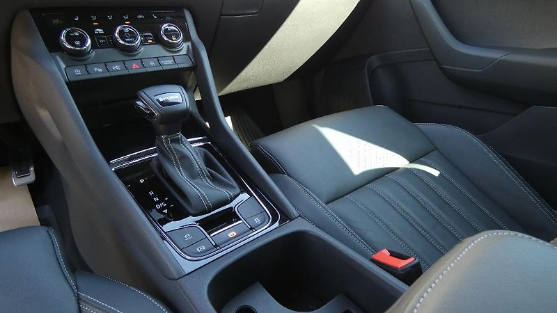 Škoda Karoq 1,5 TSI DSG Sportline - fotka 6 z 26