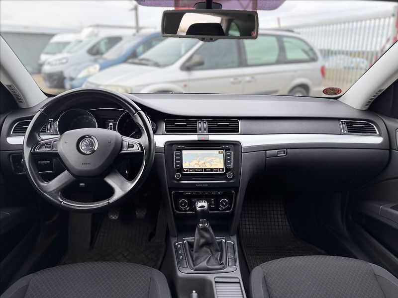 Škoda Superb 2,0 TDI PO ROZVODECH, NOVÁ STK - fotka 19 z 28