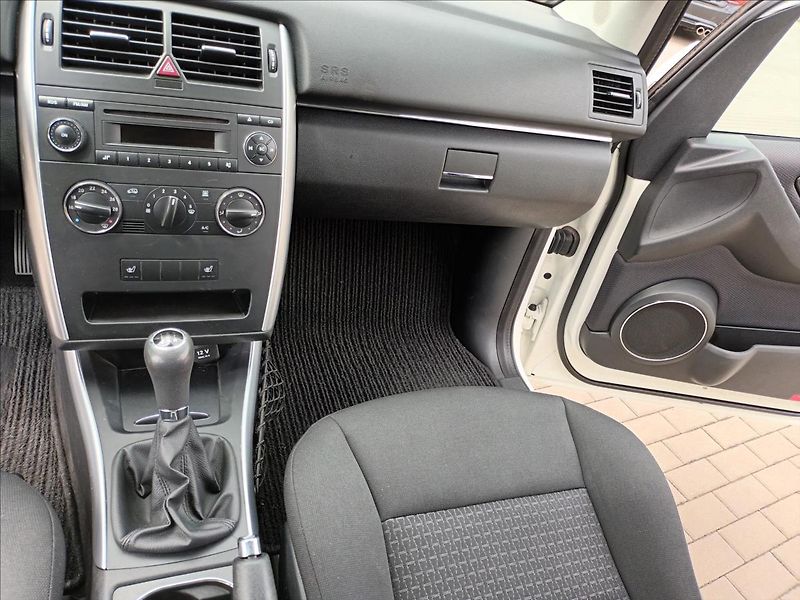 Mercedes-Benz Třídy B 2,0 i,B 200,100kw,TAŽNÉ,VÝHŘEV - fotka 13 z 33