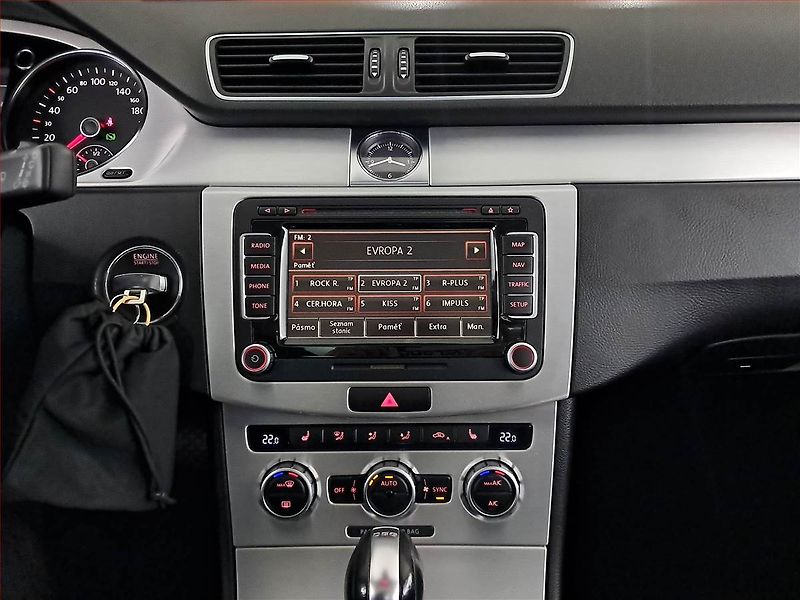 Volkswagen Passat (2013) 2.0 TDI, Automat, Navi, Xenony - fotka 12 z 23