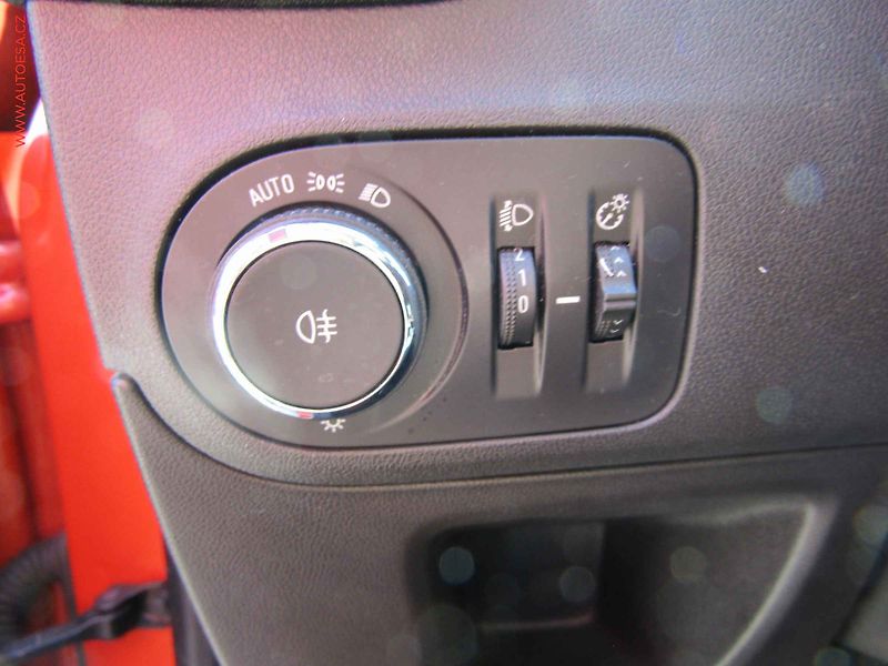 Opel Crossland X (2020) 1.2i, AC, výhřev sed - fotka 17 z 17