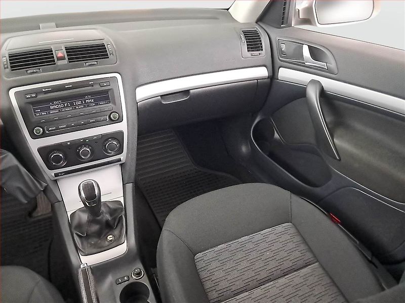 Škoda Octavia (2011) 1.6 TDI, Tempomat - fotka 8 z 15