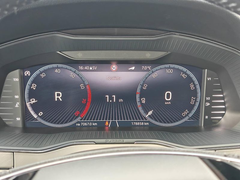 Škoda Superb Style 7DSG 1,5TSI - fotka 12 z 24