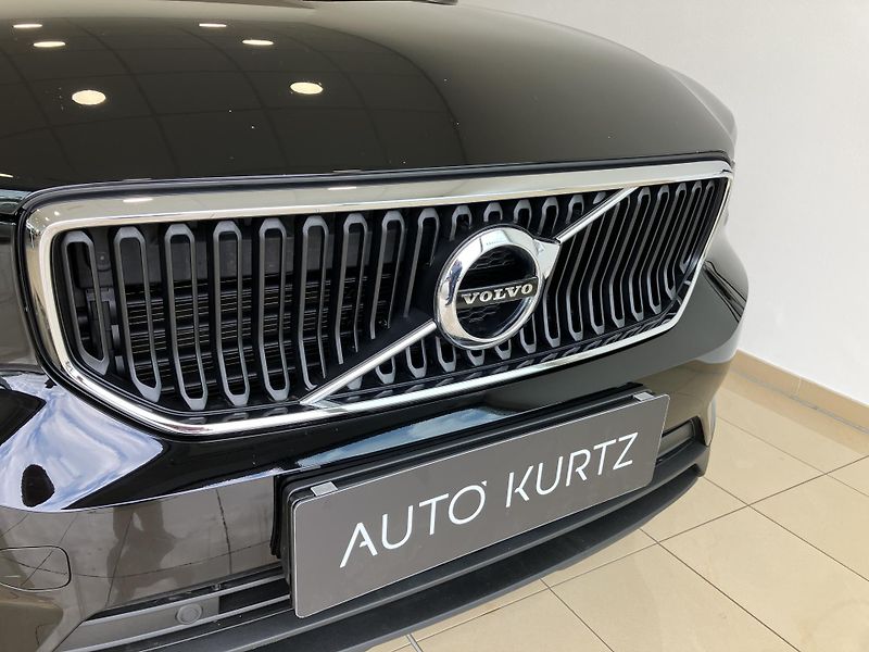 Volvo XC40 T3 FWD Kinetic AT8 - fotka 3 z 36