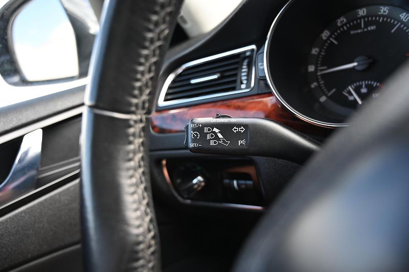 Škoda Superb 2.0TDI 125KW DSG Elegan. 12/09 - fotka 16 z 45