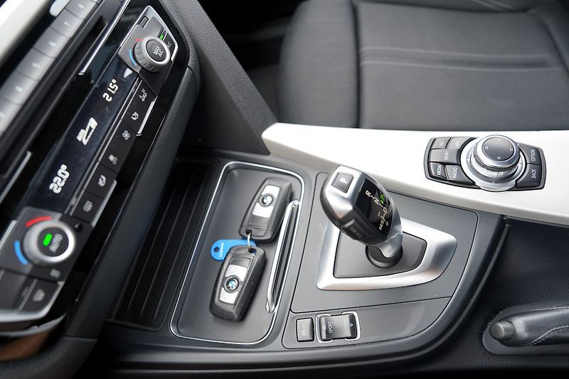 BMW Řada 3 320d automat/EfficientDynamic/ - fotka 39 z 39