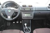 Škoda Fabia (2009) 1.4 16V SPORTLINE 2x sada kol  - náhled 15