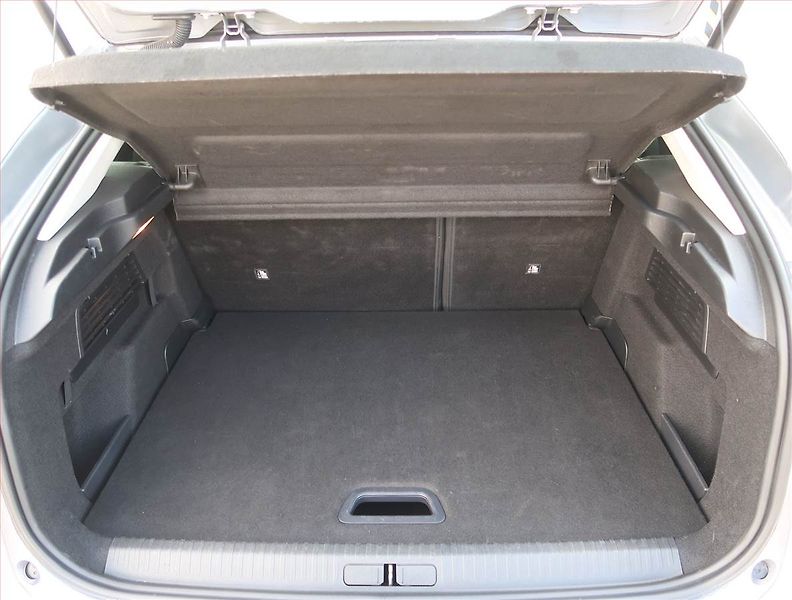Citroën C4 (2023) Feel 1.2 PureTech, Automat - fotka 14 z 18