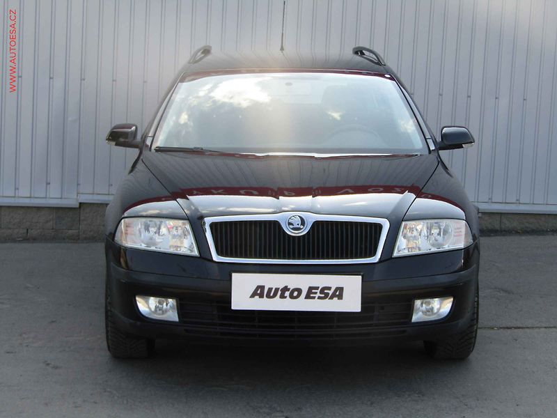 Škoda Octavia (2009) 1.6 MPi, AC, výhřev sed - fotka 2 z 15