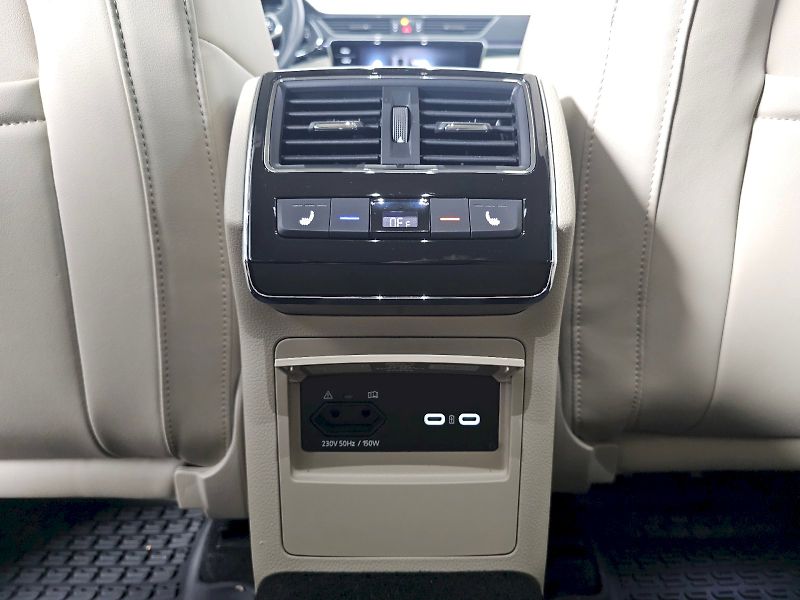 Škoda Superb (2023) COMBI 2.0TSI 206kW 4X4 Laurin - fotka 27 z 34