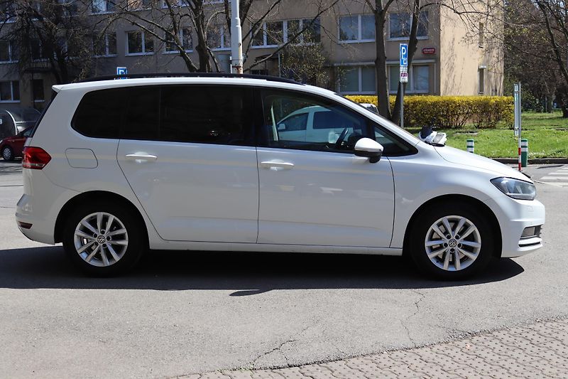 Volkswagen Touran 2.0TDI DSG 110kW - fotka 9 z 50