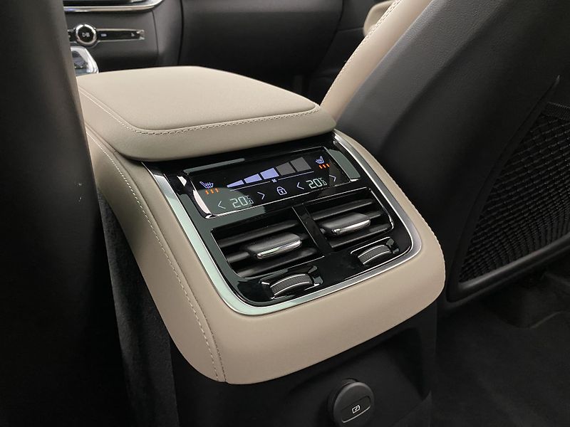 Volvo XC90 (2025) T8 AWD Plug-in DARK ULTRA - fotka 74 z 75