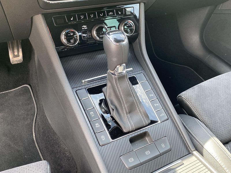 Škoda Superb (2022) Combi 2.0 TDI DSG Sportline - fotka 27 z 35