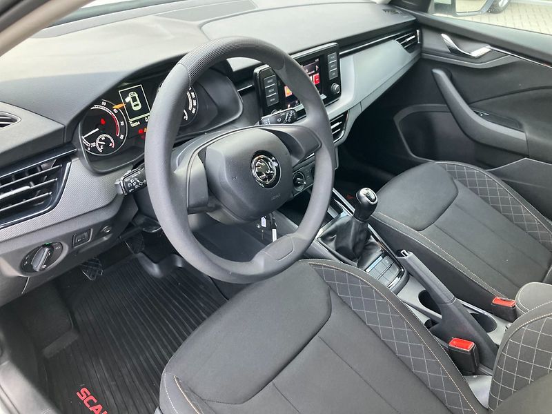 Škoda Scala (2022) 1.0TSI 70kW AMBITION - fotka 17 z 23
