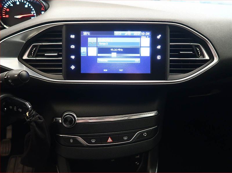 Peugeot 308 (2017) 1.6 BlueHDi, Serv.kniha, Navi - fotka 12 z 17