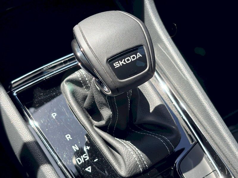 Škoda Karoq (2025) DSG 1.5 TSI / 110 kW / SPORTLI - fotka 29 z 33