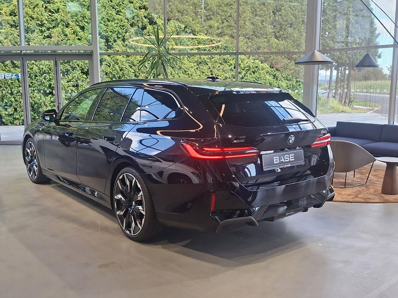 BMW Řada 5 540d xDrive Touring M-Sport - fotka 4 z 27