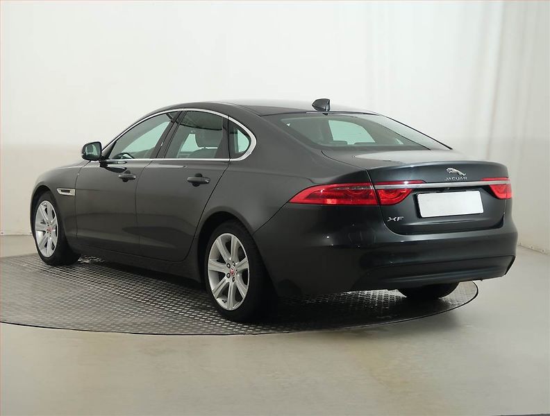 Jaguar XF (2017) E-Performance, Automat, Kůže - fotka 4 z 18