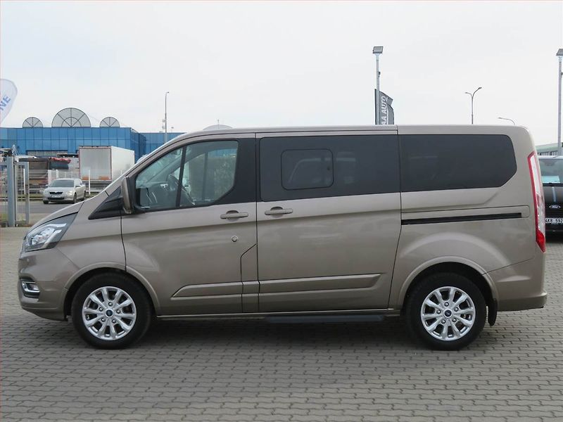 Ford Tourneo Custom (2019) Titanium 2.0 EcoBlue mHEV - fotka 3 z 20