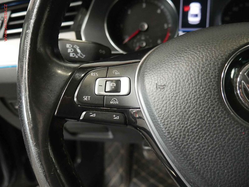 Volkswagen Passat (2017) 1.6 TDi, Navi, LED - fotka 16 z 19