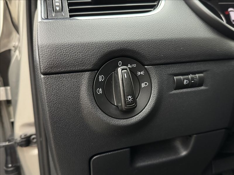 Škoda Octavia 1,6 TDi 6ST. MAN. NAVI SENZORY - fotka 8 z 33