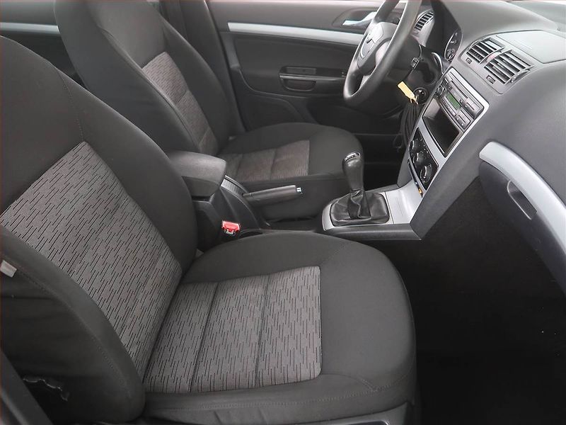 Škoda Octavia (2009) 1.8 TSI, po STK, Tažné - fotka 9 z 16