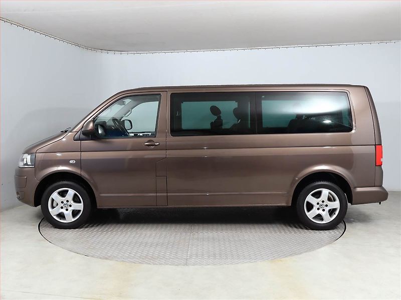 Volkswagen Multivan (2011) Comfortline 2.0 TDI - fotka 3 z 17