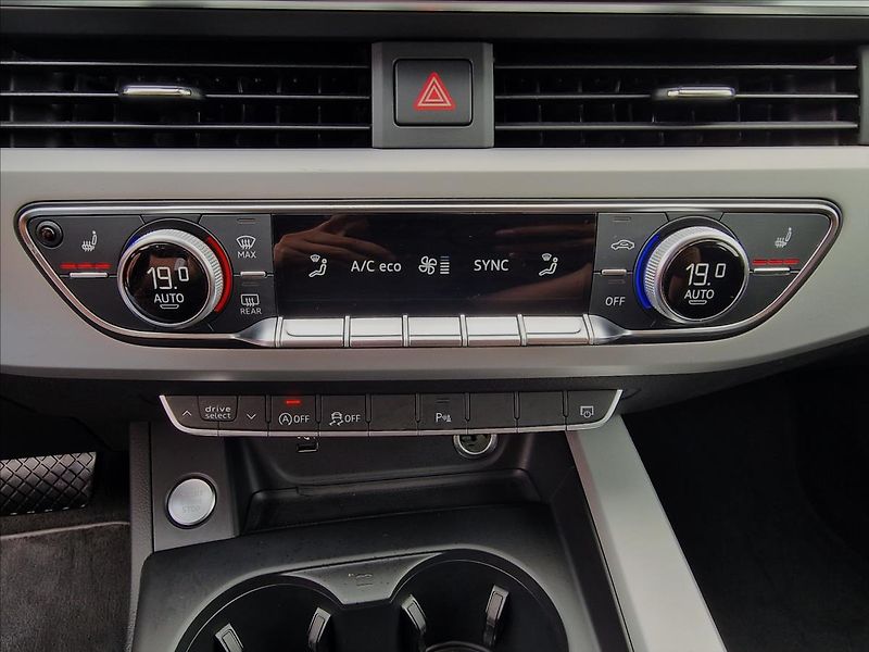 Audi A4 40TDI 150kW S-Line, ČR,1.Maj. - fotka 33 z 50