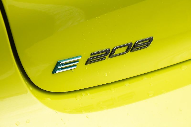 Peugeot 208 (2026) ALLURE Elektromotor 100 - fotka 8 z 19